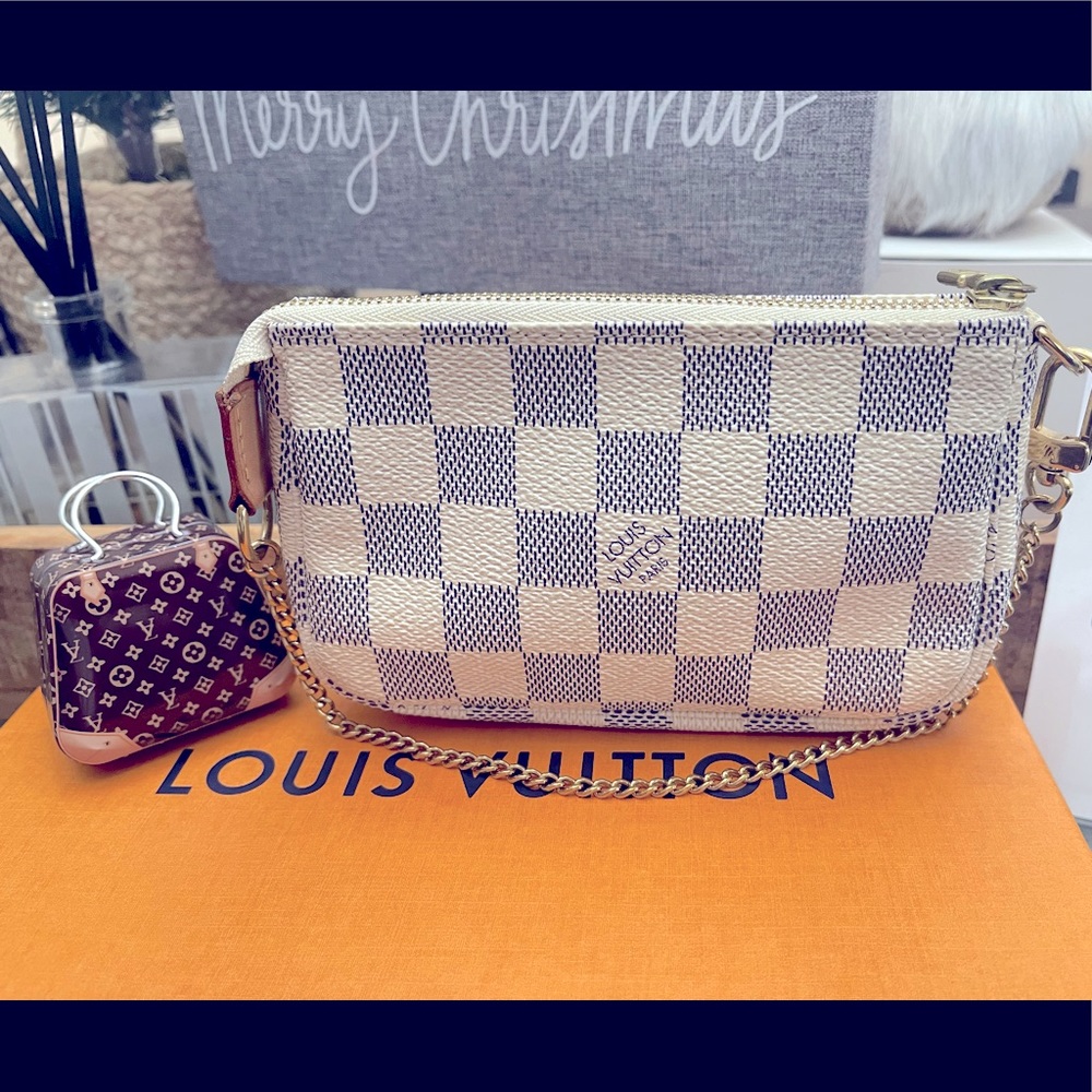 Louis Vuitton mini Pochette Accessoires in Damier Azur